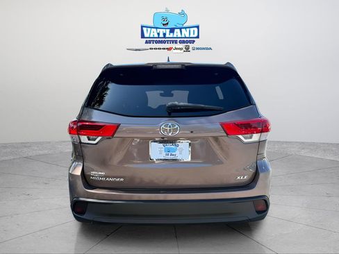 Used 2019 Toyota Highlander XLE FWD image 4