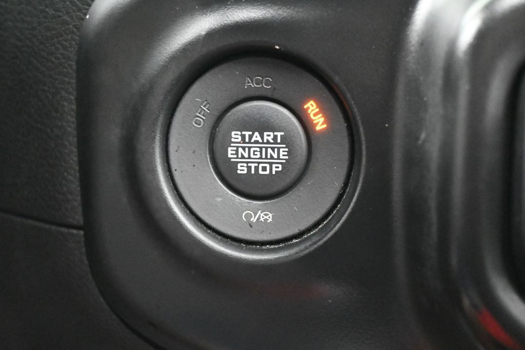 Used 2021 Jeep Wrangler Unlimited Sahara AWD/4WD image 29