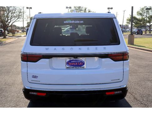 Used 2023 Jeep Wagoneer Series III w/ Preferred Equipment Group AWD/4WD image 13