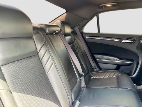 Used 2023 Chrysler 300 C image 31