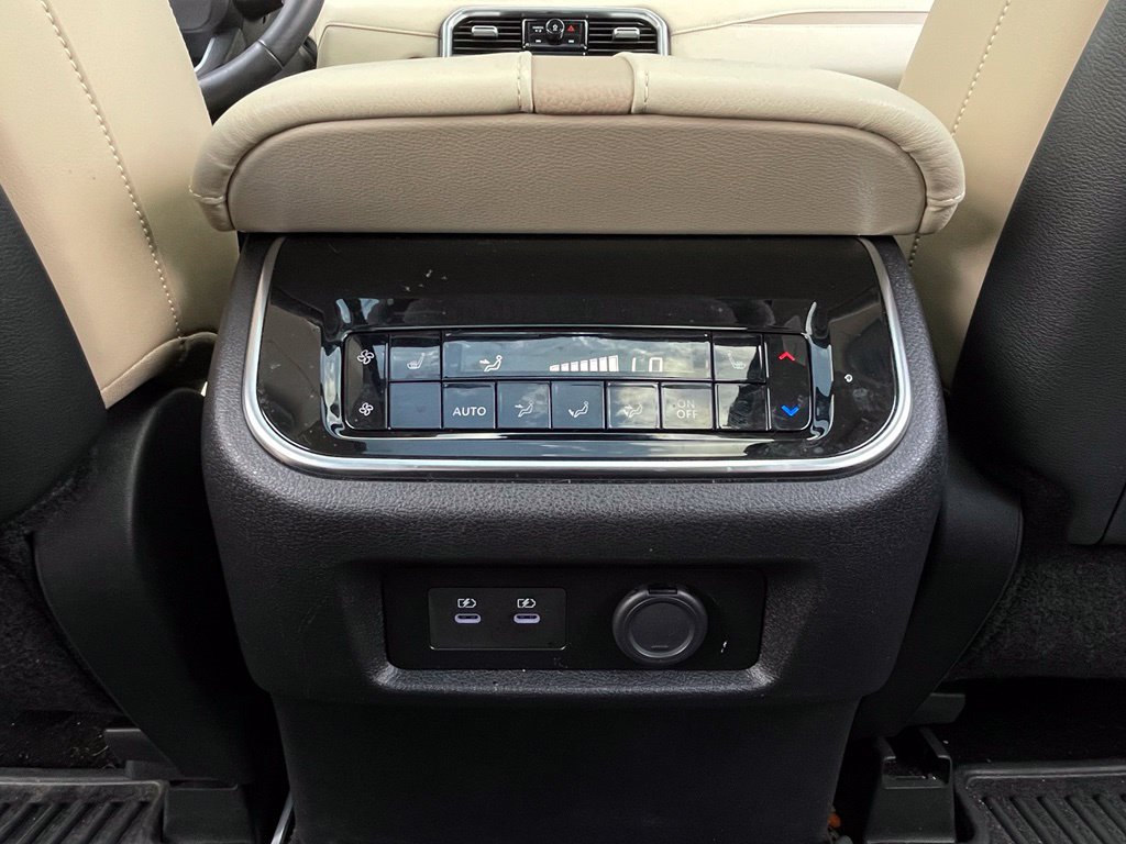 Used 2025 Nissan Armada Platinum RWD image 31