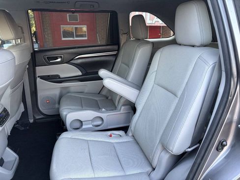 Used 2015 Toyota Highlander Limited Platinum AWD/4WD image 10