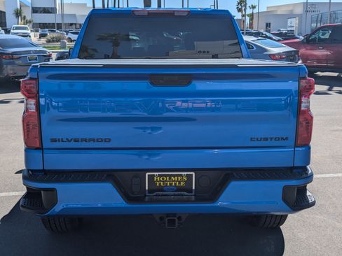 Used 2025 Chevrolet Silverado 1500 Custom image 3