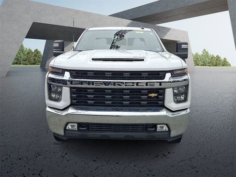 Used 2022 Chevrolet Silverado 2500 LT w/ Convenience Package image 2