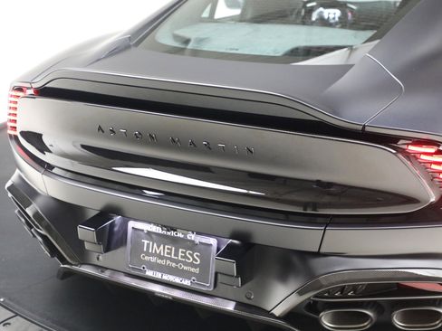 Used 2025 Aston Martin Vanquish image 17