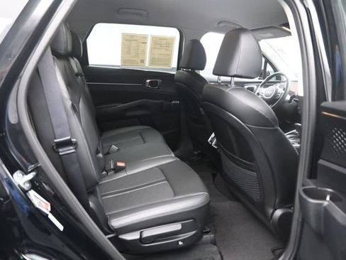 Used 2025 Kia Sorento S FWD image 27