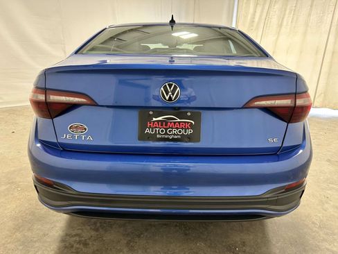 Used 2024 Volkswagen Jetta SE FWD image 3