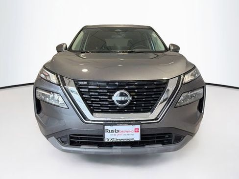 Used 2022 Nissan Rogue SV FWD image 2