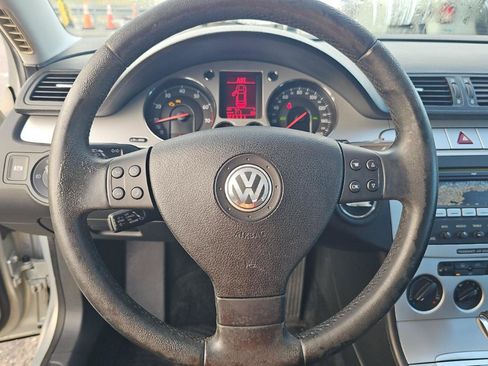 Used 2009 Volkswagen Passat Komfort FWD image 10