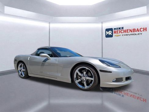 Used 2006 Chevrolet Corvette Convertible w/ Preferred Equipment Group image 2