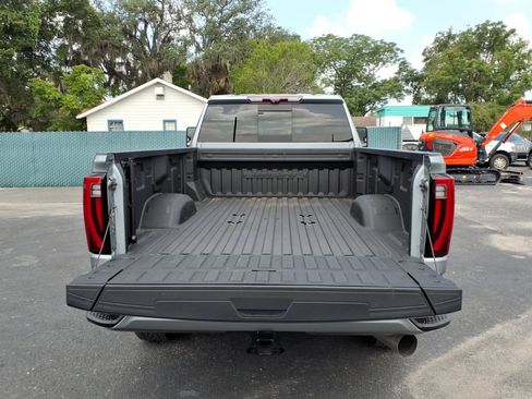 Used 2024 GMC Sierra 3500 Denali Ultimate AWD/4WD image 18