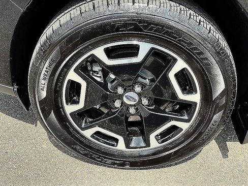 Used 2025 Ford Maverick XL w/ Equipment Group 102A AWD/4WD image 9