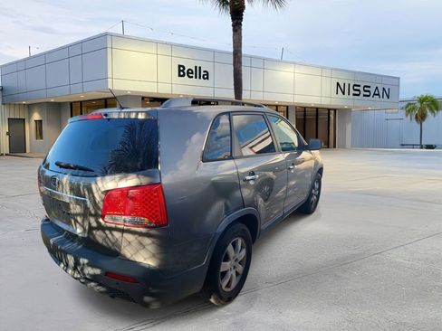 Used 2012 Kia Sorento LX w/ Convenience Pkg image 3