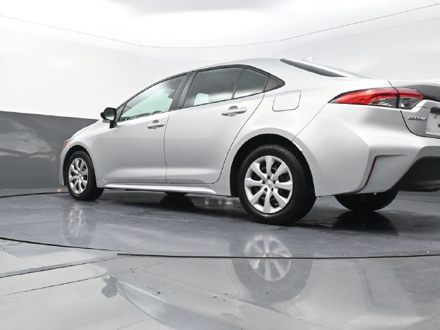 Used 2024 Toyota Corolla LE FWD image 35