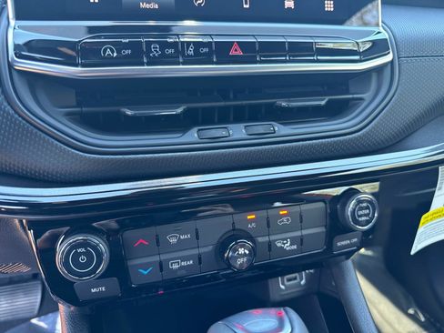 New 2026 Jeep Compass Latitude image 23