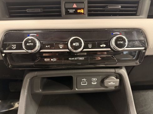 Used 2024 Honda Pilot LX image 30