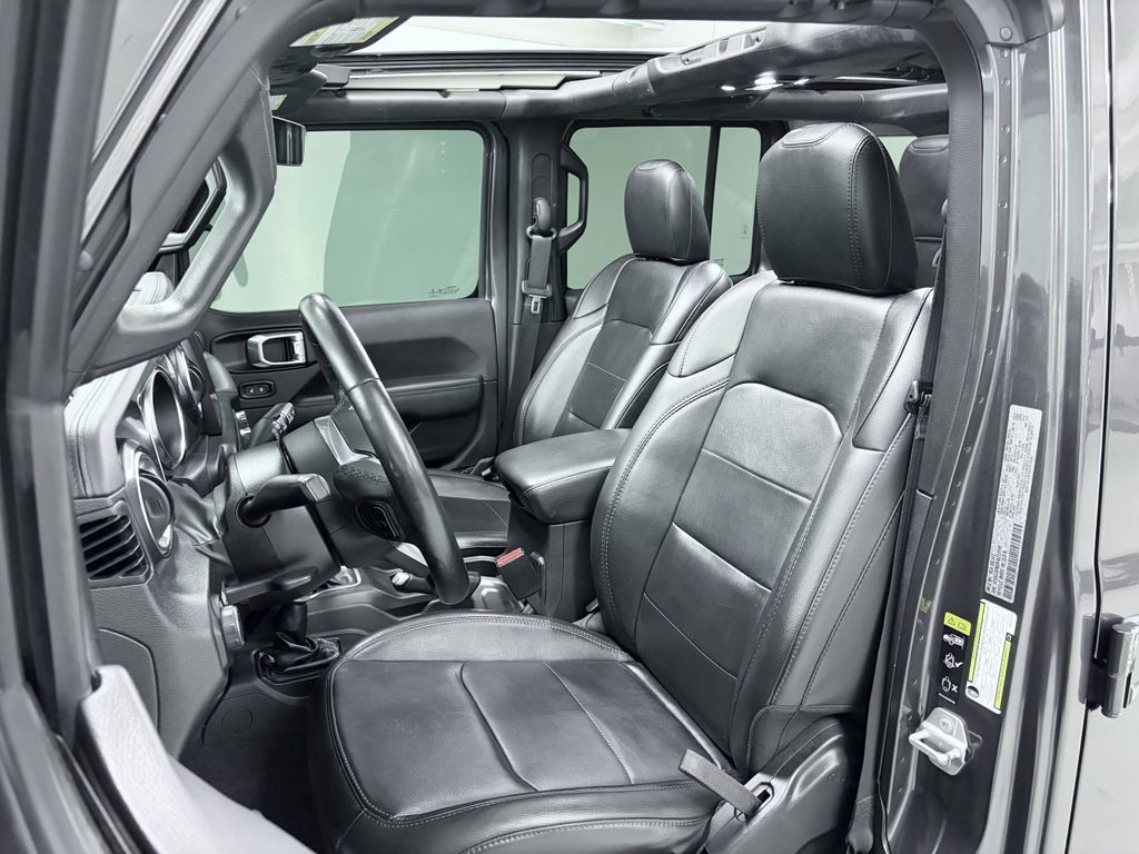 Used 2022 Jeep Wrangler Unlimited Sahara AWD/4WD image 14