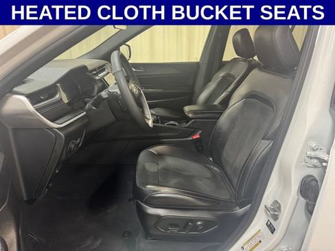 Used 2025 Jeep Grand Cherokee Altitude AWD/4WD image 14