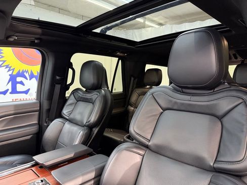 Used 2024 Lincoln Navigator Reserve AWD/4WD image 9