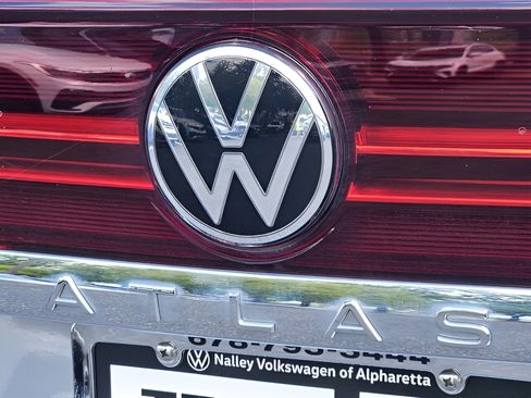 Used 2025 Volkswagen Atlas SE FWD image 30