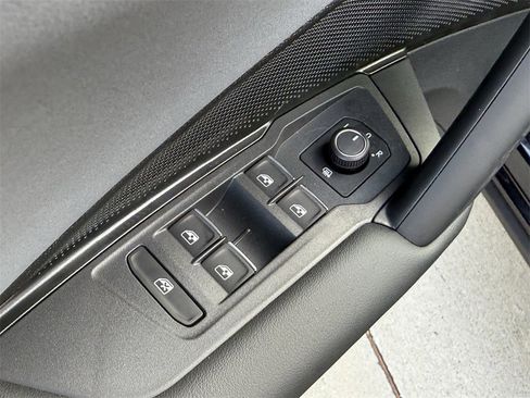 New 2026 Volkswagen Tiguan SE R-Line image 11