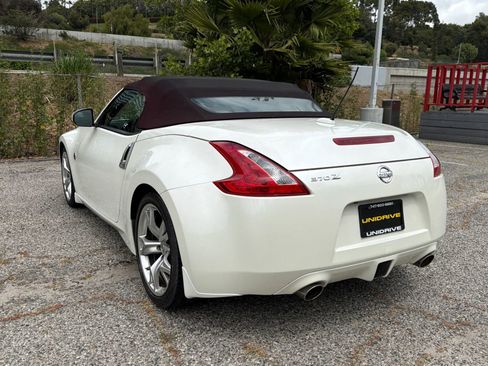 Used 2012 Nissan 370Z Touring w/ Sport Pkg RWD image 6