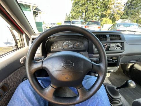 Used 1999 Nissan Frontier XE image 10