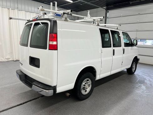Used 2016 Chevrolet Express 3500 RWD image 4