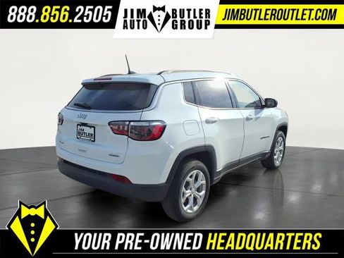 Used 2024 Jeep Compass Latitude AWD/4WD image 2