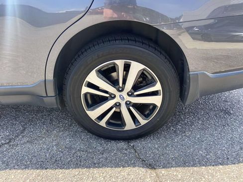 Used 2019 Subaru Outback 2.5i Limited w/ Popular Package #2 AWD/4WD image 9