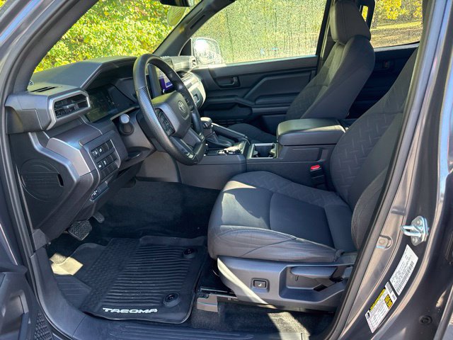 Used 2025 Toyota Tacoma SR5 AWD/4WD image 13