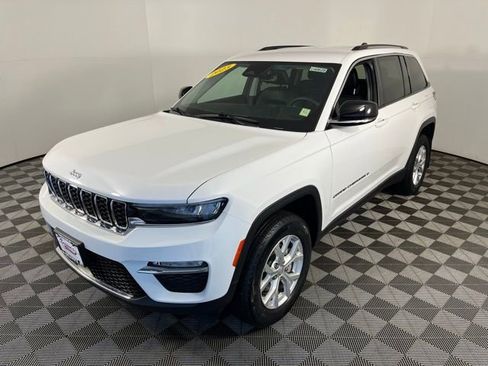 Used 2023 Jeep Grand Cherokee Limited image 3