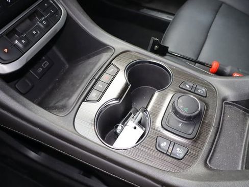Used 2023 GMC Acadia SLT w/ Elevation Edition FWD image 29