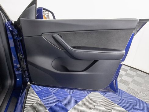 Used 2020 Tesla Model Y Long Range image 15