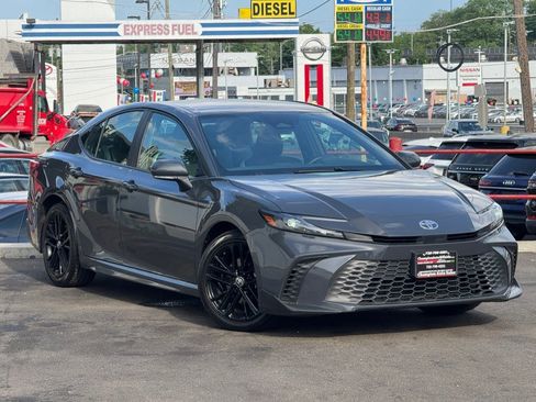 Used 2025 Toyota Camry SE FWD image 11