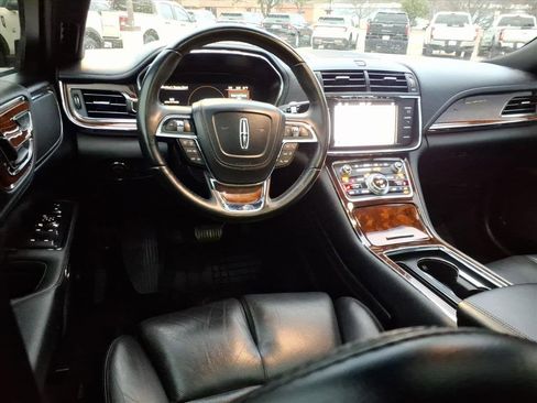 Used 2017 Lincoln Continental Select image 14