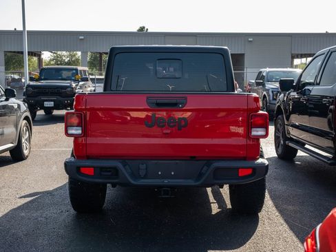 Used 2023 Jeep Gladiator Sport AWD/4WD image 4