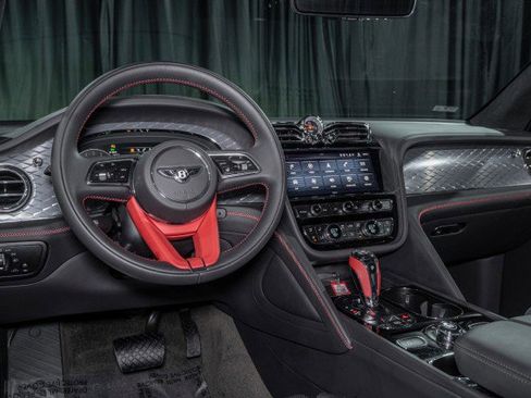 Used 2023 Bentley Bentayga Plug-In Hybrid image 20