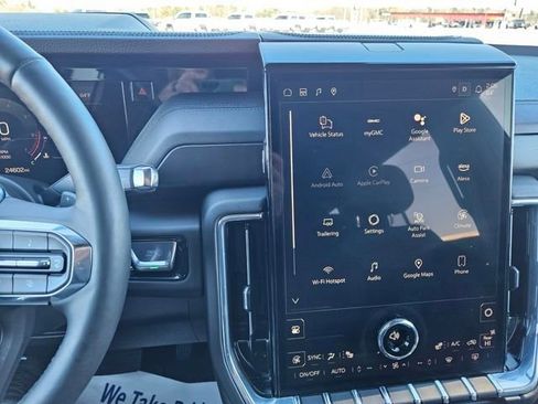 Used 2025 GMC Yukon Denali image 17