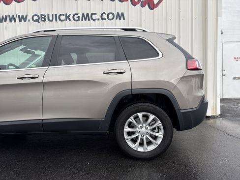 Used 2019 Jeep Cherokee Latitude w/ Popular Appearance Group image 2