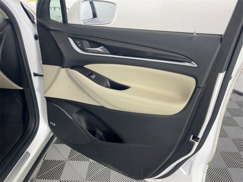 Used 2018 Buick Enclave Premium image 28
