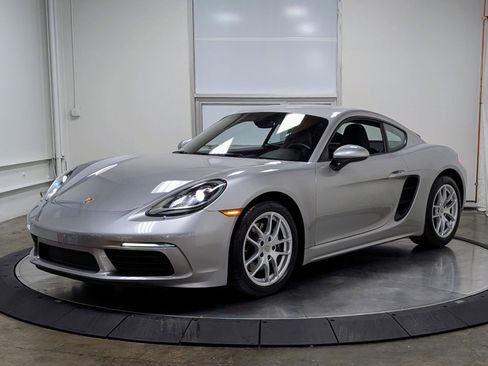 Used 2022 Porsche 718 Cayman T image 4