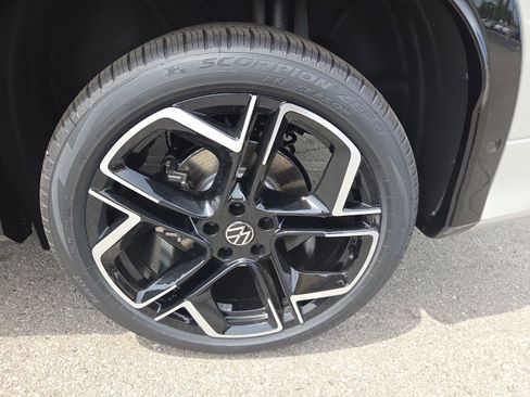 New 2026 Volkswagen Tiguan SEL R-Line AWD/4WD image 15