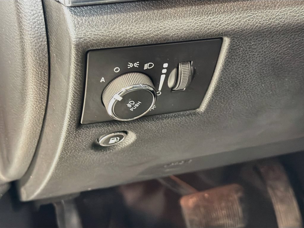Used 2020 Jeep Grand Cherokee Limited AWD/4WD image 11