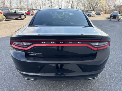 Used 2016 Dodge Charger SE w/ Power Sunroof Group image 6