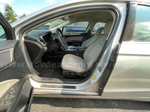 Used 2017 Ford Fusion S FWD image 12