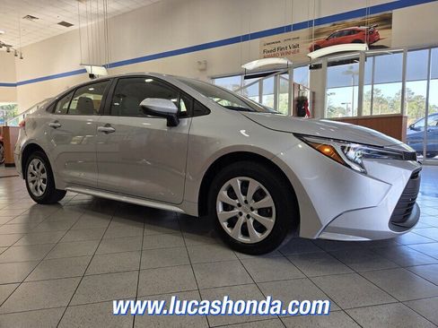 Used 2024 Toyota Corolla LE image 3