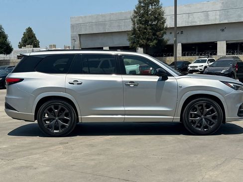 Used 2025 Lexus TX 500h AWD w/ Technology Package image 9