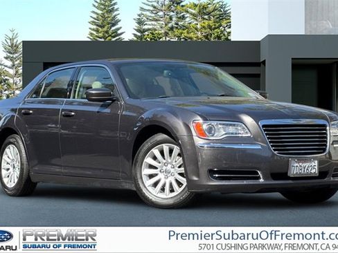 Used 2014 Chrysler 300 image 1