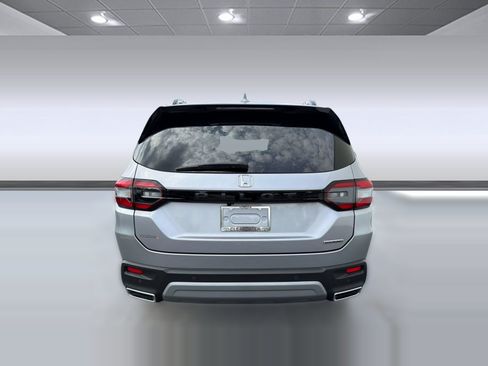 Used 2025 Honda Pilot Touring image 10